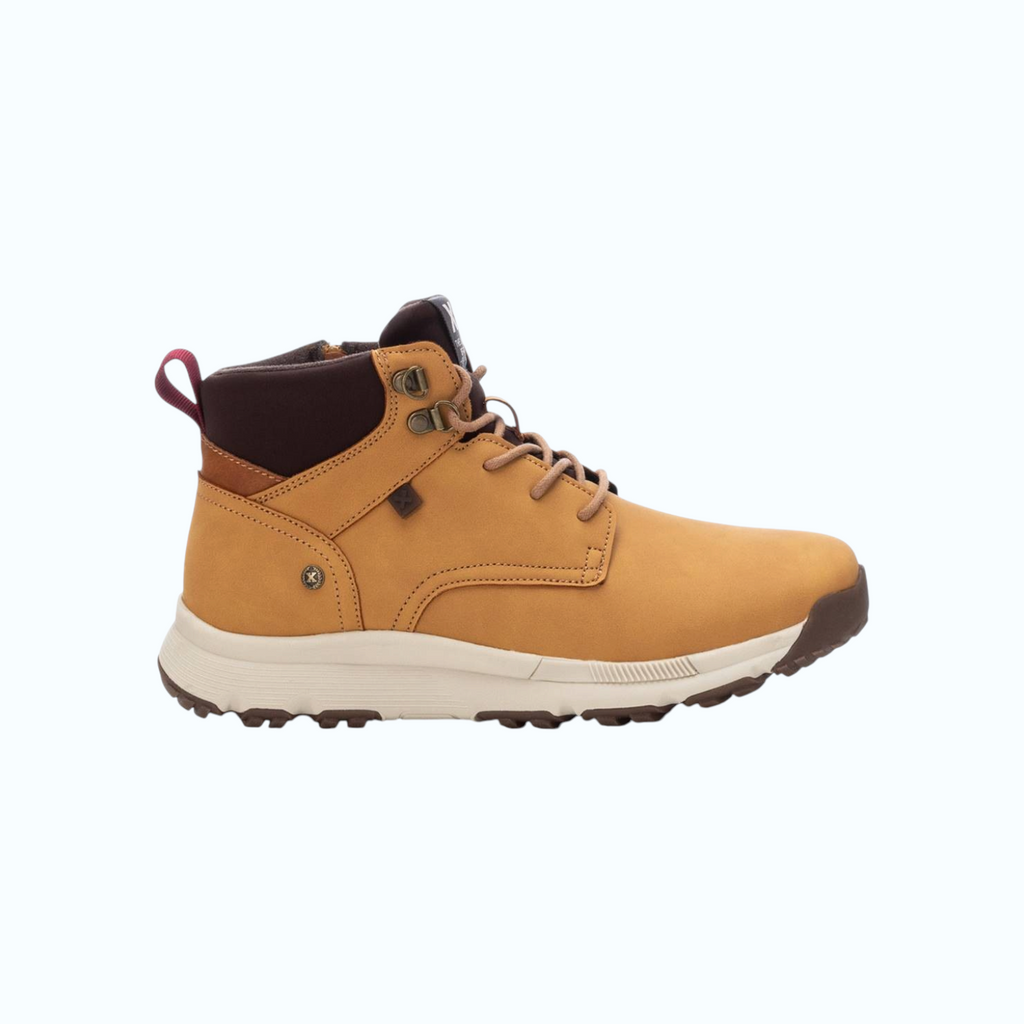 So and Ro - shoes and more - XTI Gerrit herenboots in camel met veters, bruine kraag en stevige beige zool