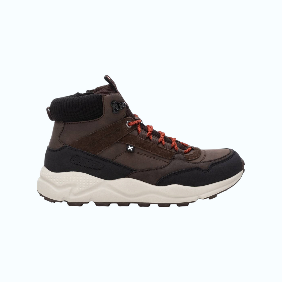 So and Ro - shoes and more - XTI Hans bruine hikingschoenen met oranje veters en zwarte accenten