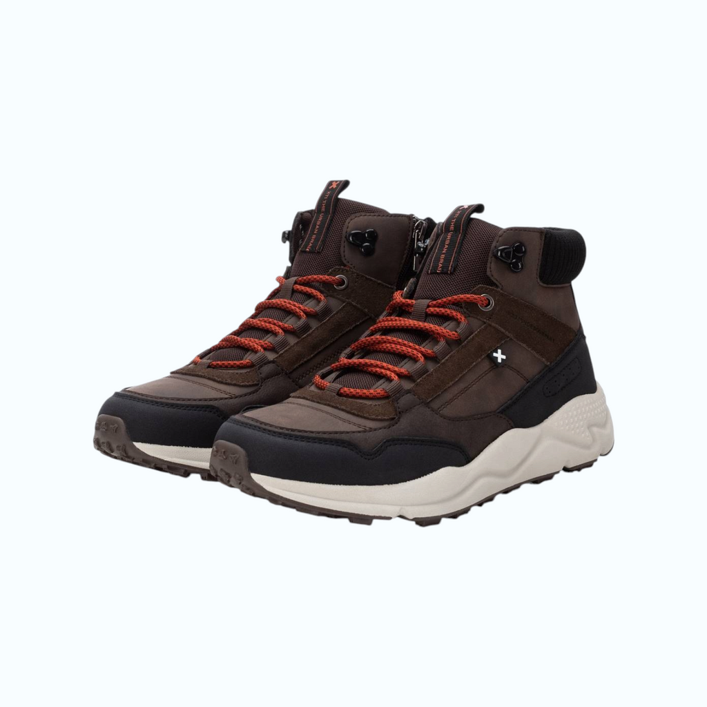 So and Ro - shoes and more - XTI Hans bruine heren hikers met oranje veters en een stevige beige zool
