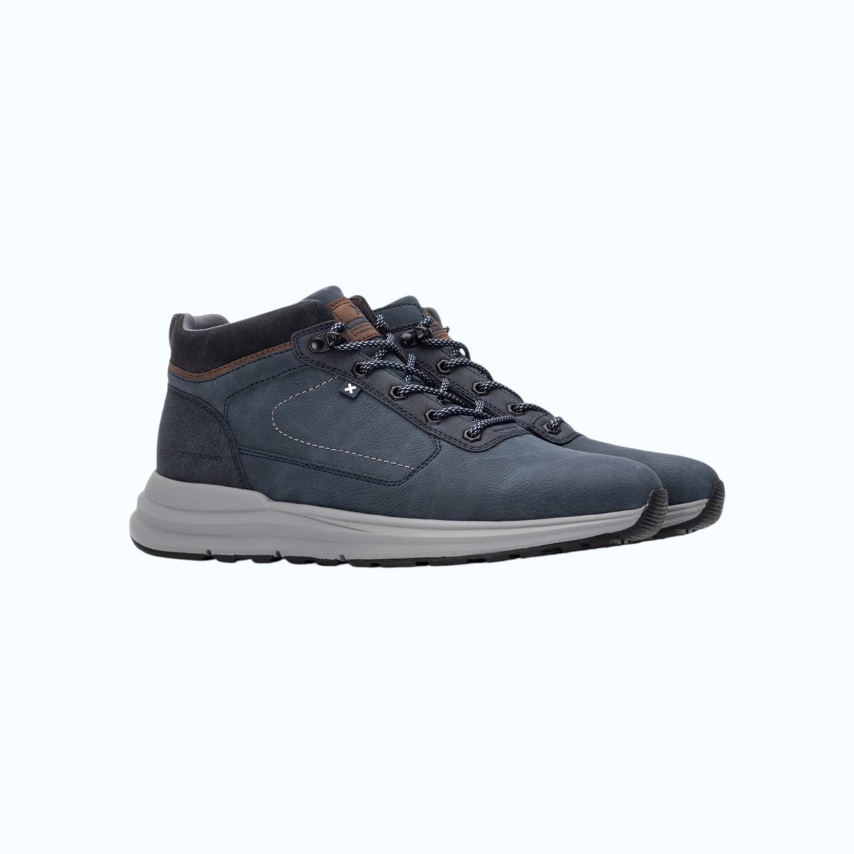 So and Ro - shoes and more - XTI Joris hoge sneakers in navy met grijze zool en vetersluiting voor heren
