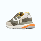 So and Ro - shoes and more - XTI Lars sneakers in kaki met witte details en opvallende oranje zoolaccenten