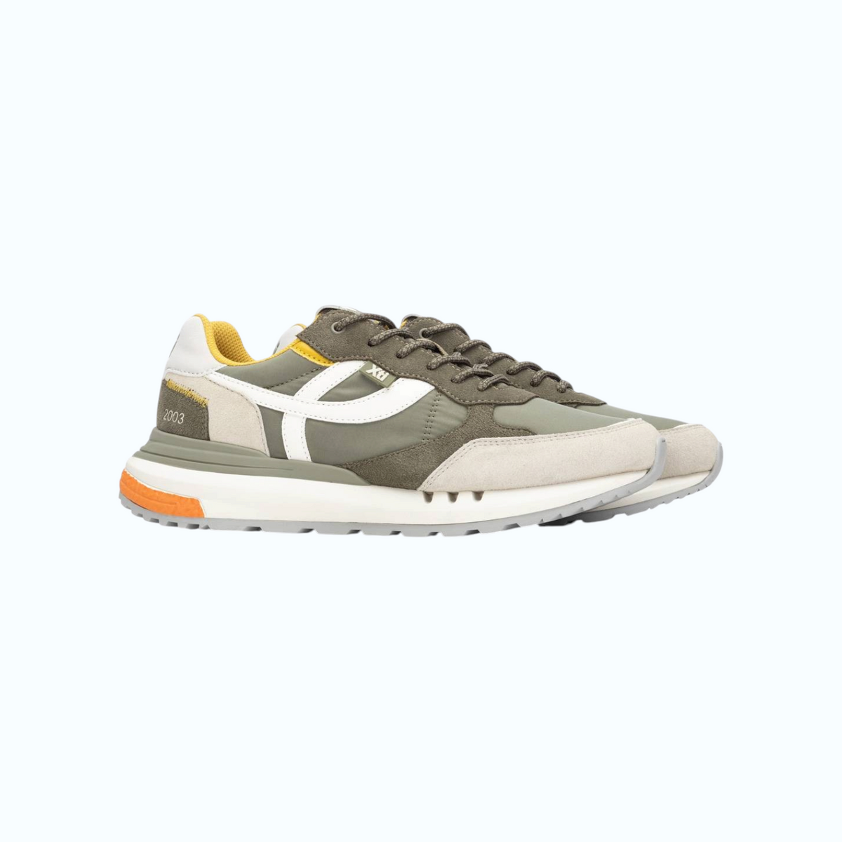So and Ro - shoes and more - XTI Lars sneakers in kaki met suède details, witte accenten en een sportieve zool.