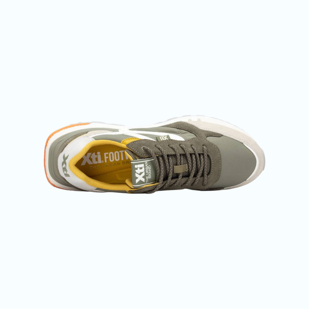 So and Ro - shoes and more - XTI Lars sneakers in kaki met witte en gele accenten en vetersluiting