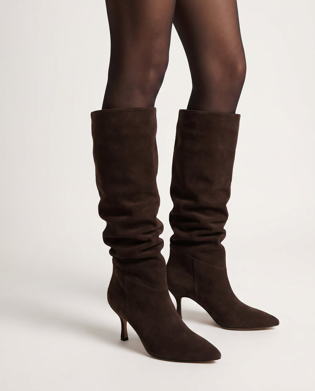 Slouchy Knee High Boots – Bruin Suède Look | Hoge  – model studio