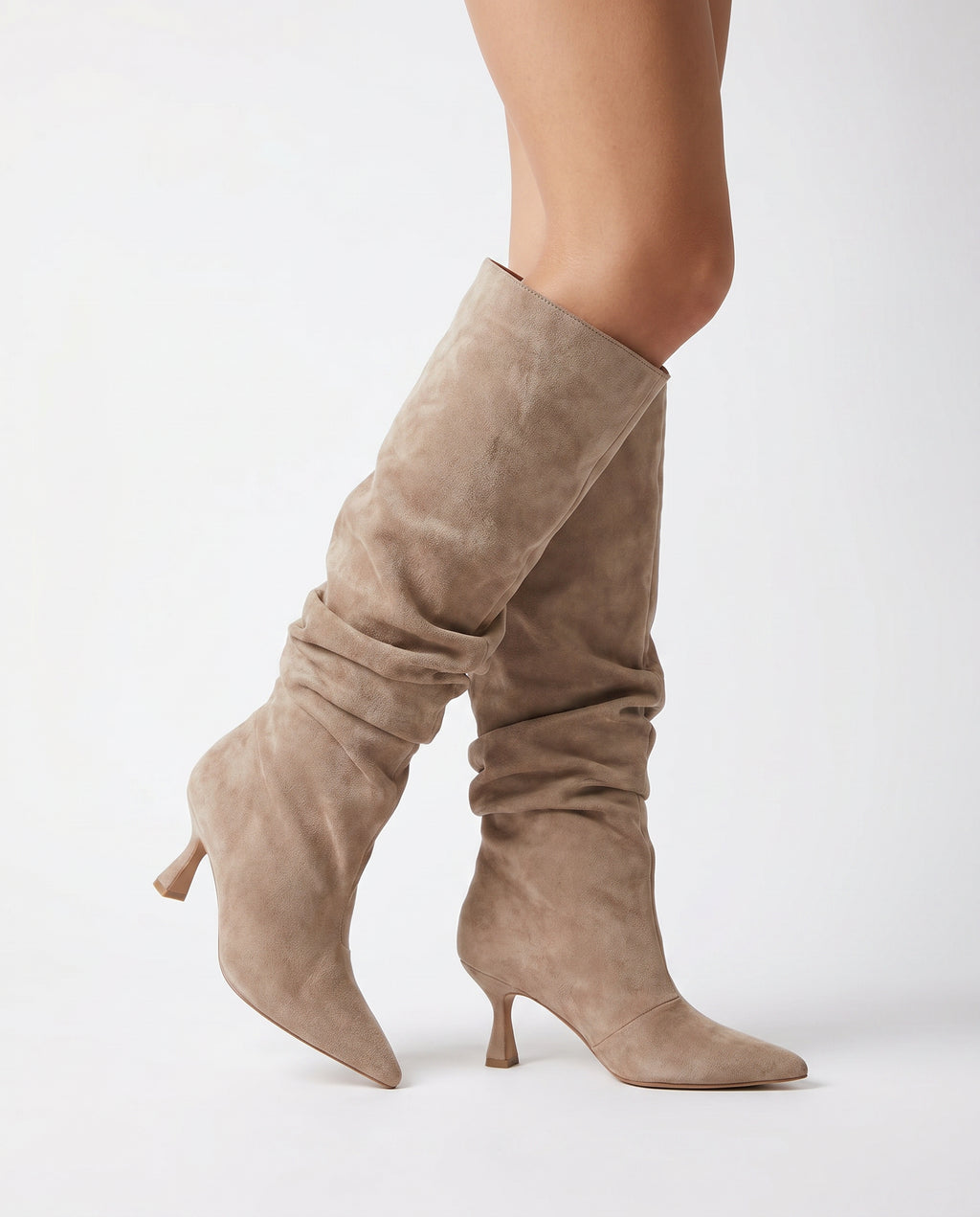 Ruched Knee High Boots – Beige Suède Look | Puntne – model studio