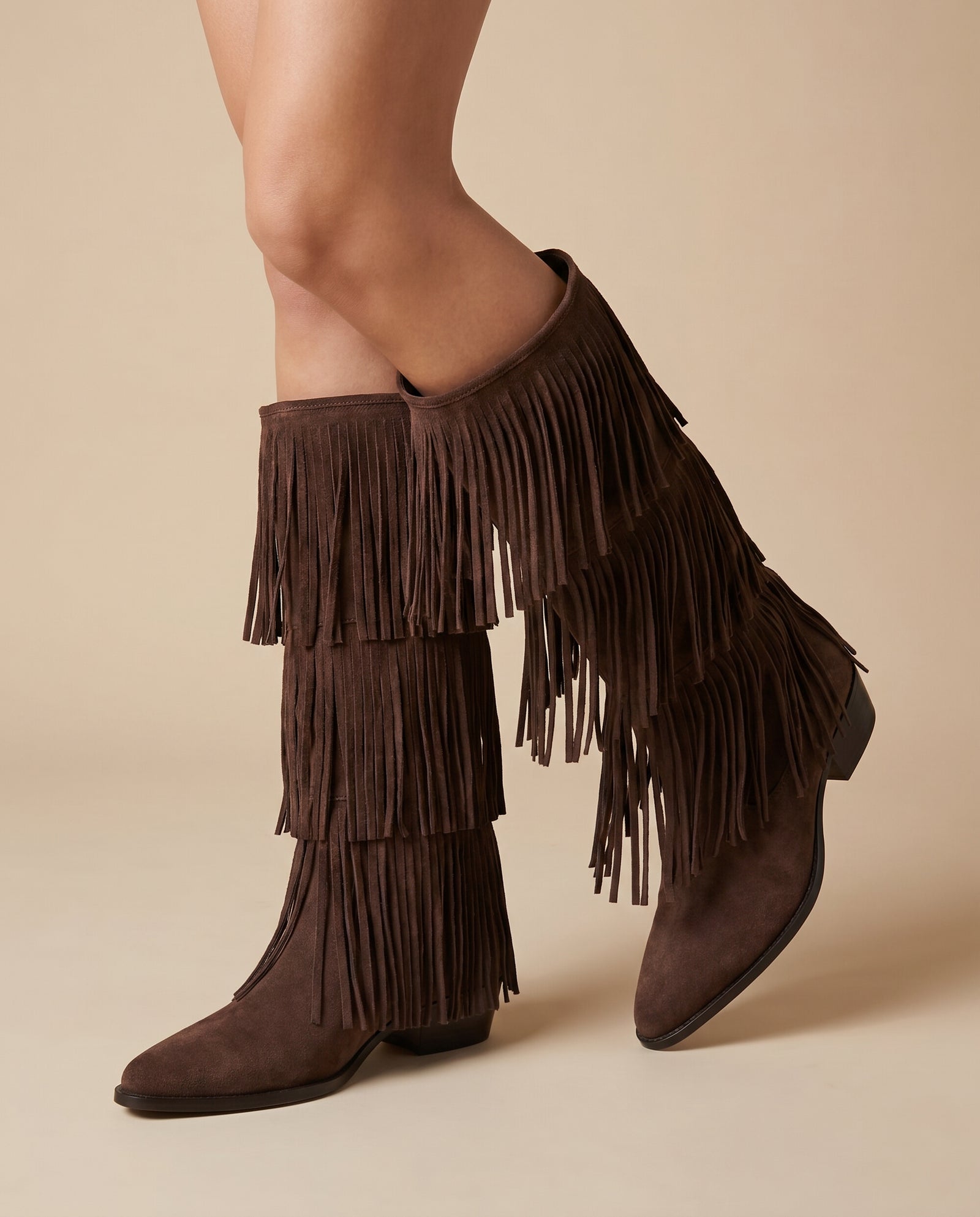 Fringe Knee High Boots – Bruin Suède Look | Boho F – model studio