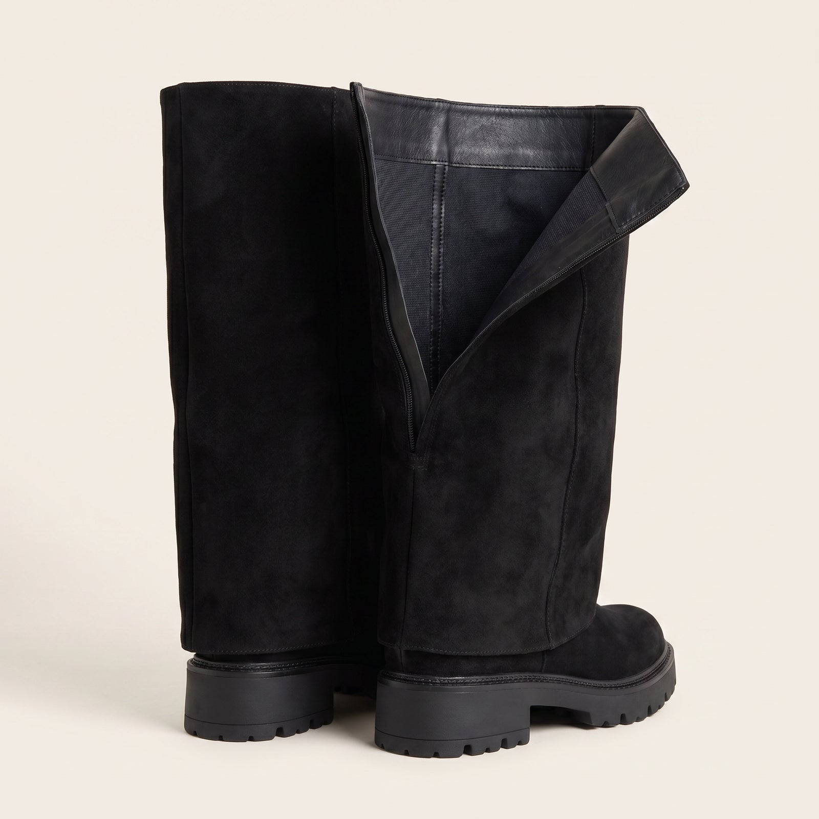 Tall Suede Slit Boot – Zwart | Stoere Hoge Laarzen – achterkant