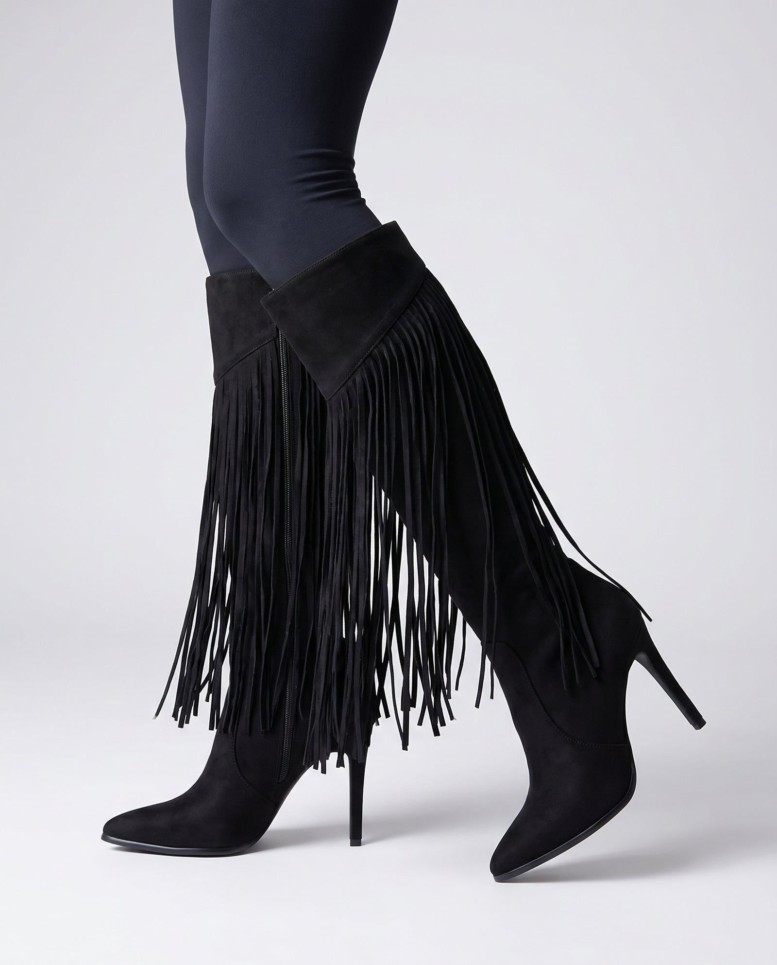 Zwarte Fringe Knee High Boots – Boho Micro Suède | – model studio