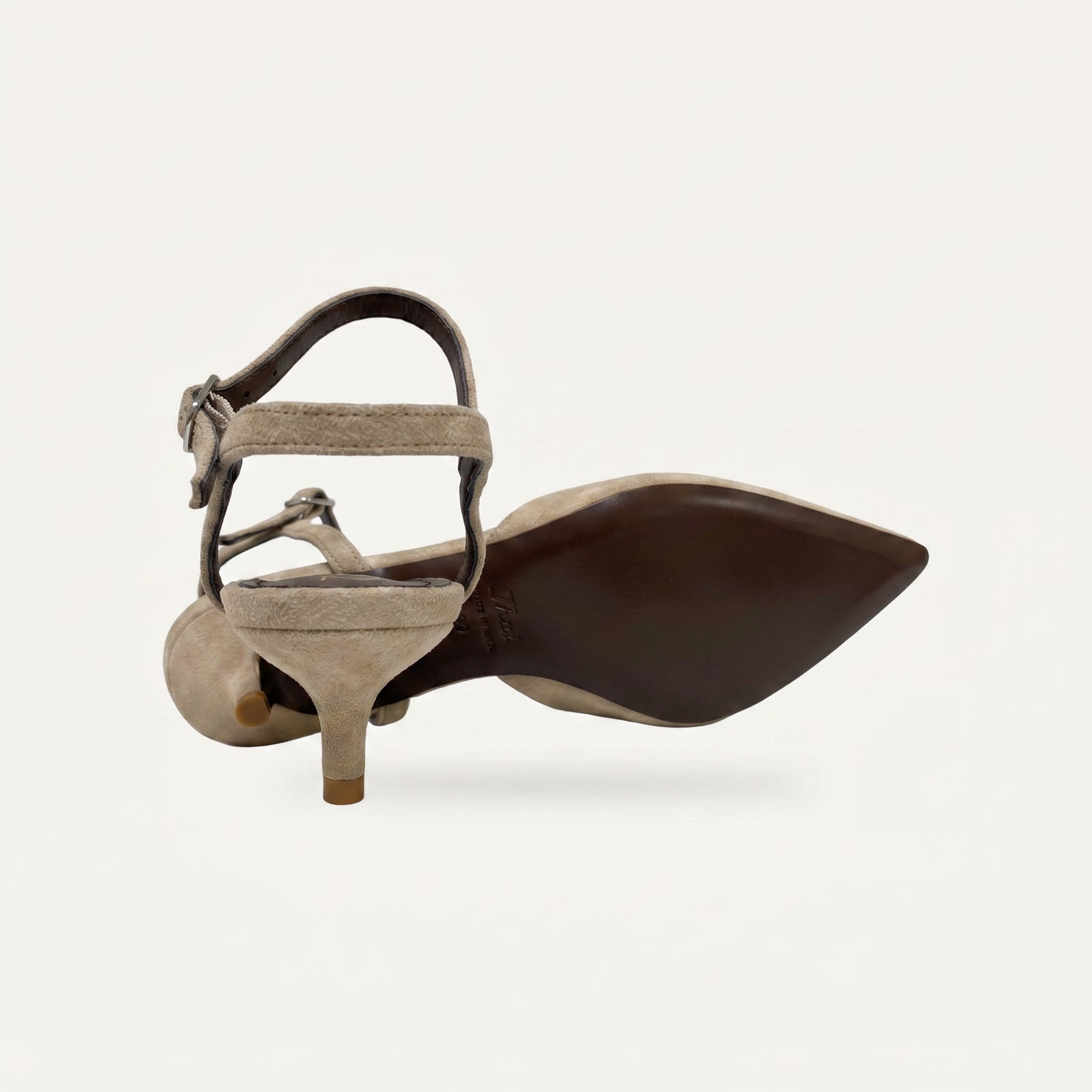 Beige Kitten Heels Dames – Puntneus met Enkelbandje | Suède Look – achterkant detail