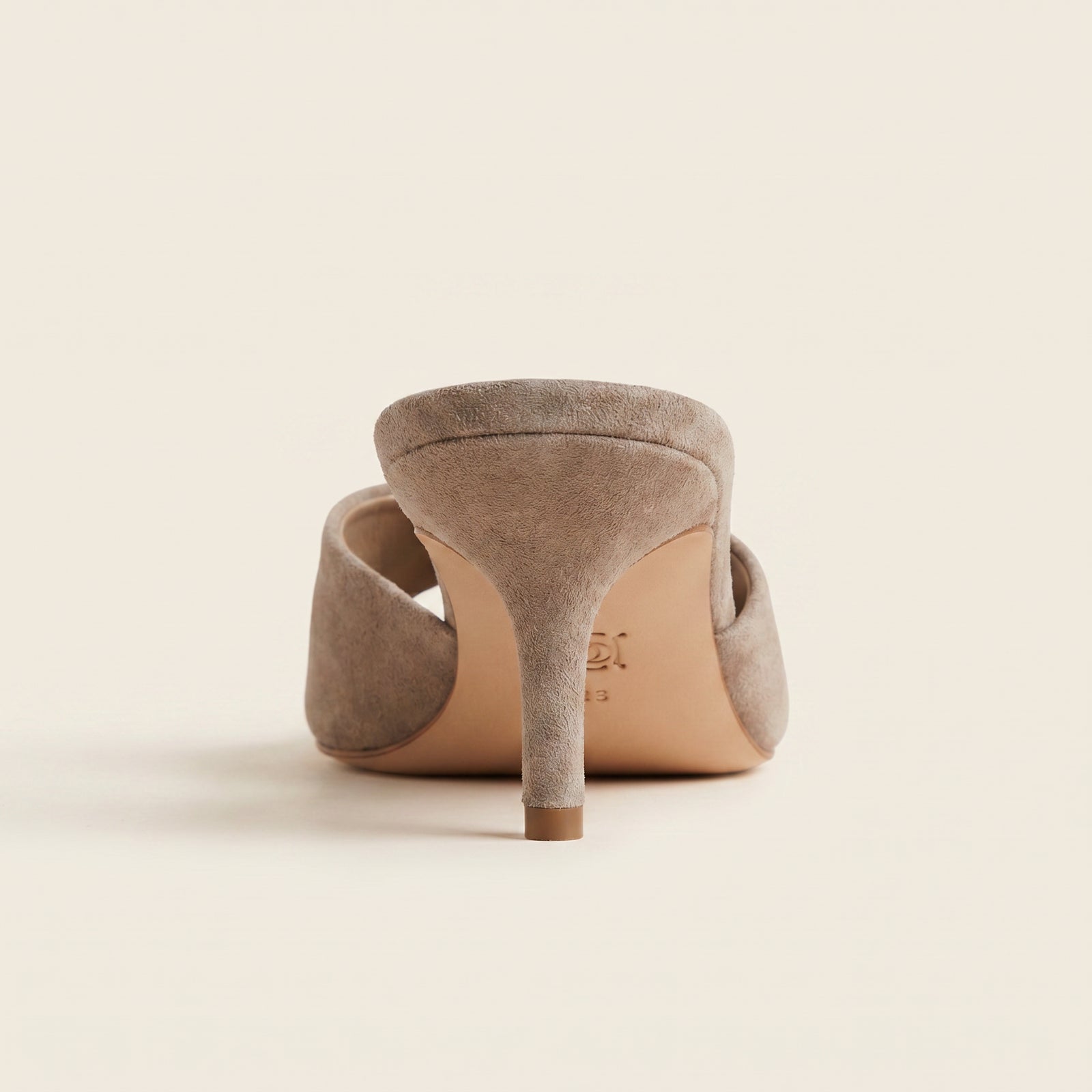Taupe Kitten Heel Mules Dames – Micro Suède | Slip – achterkant