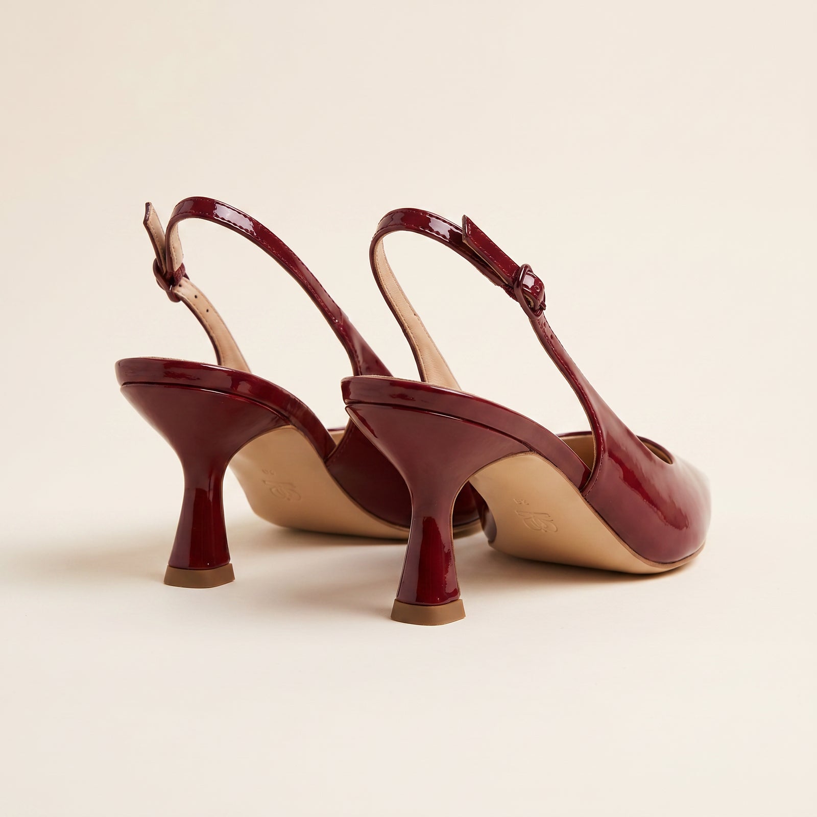 Pointed Toe Slingback Heels – achterkant