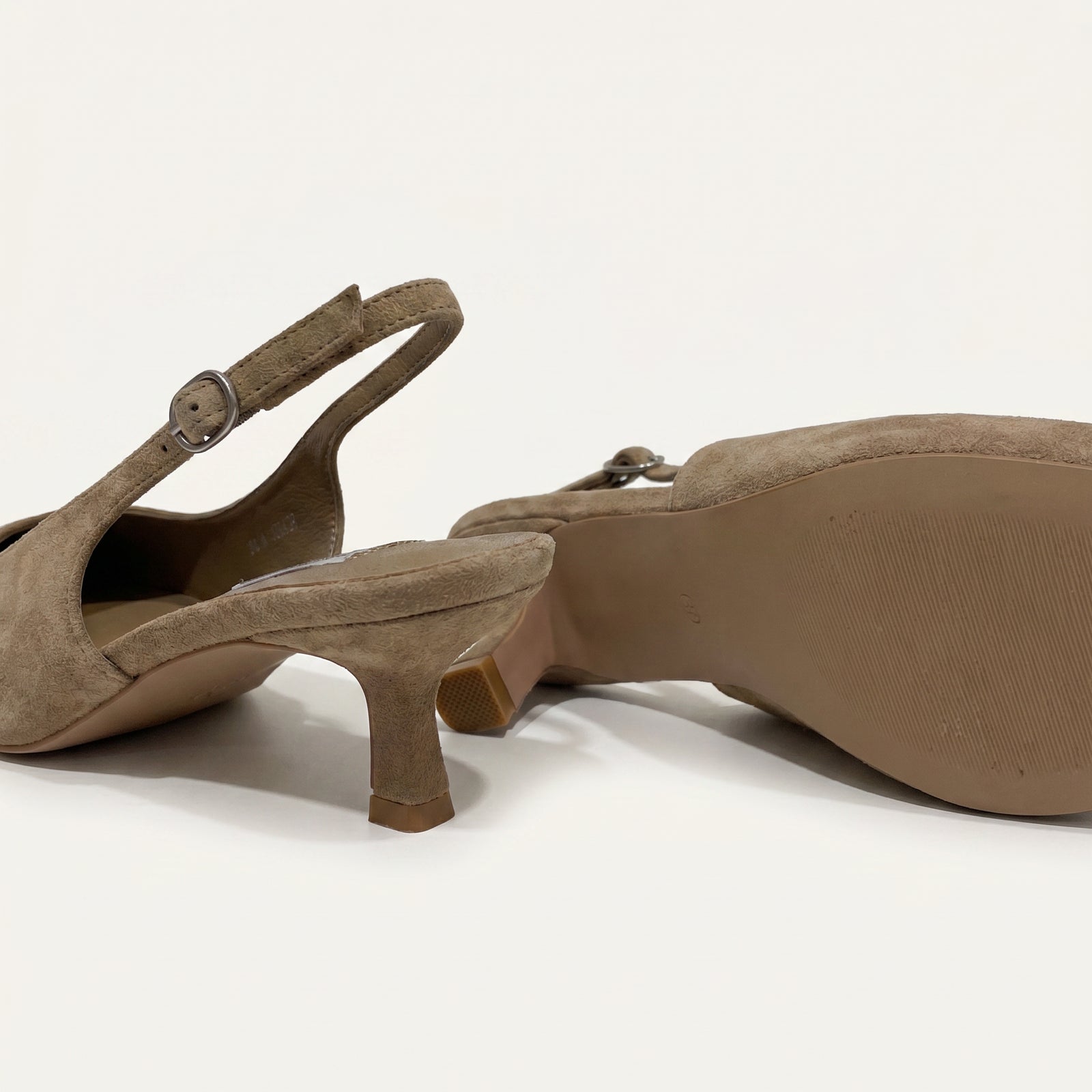 Elegante beige micro suède slingback hakken met ve – achterkant
