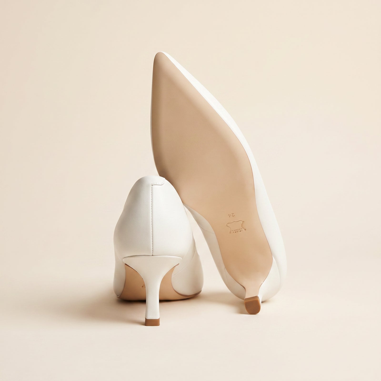 Pointed Toe Kitten Heel Pumps – achterkant