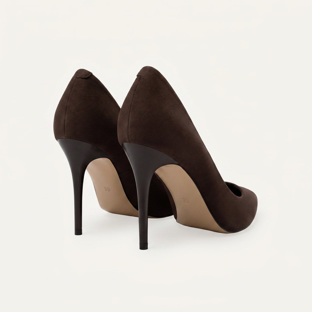 Klassieke donkerbruine suede pumps met elegante st – achterkant