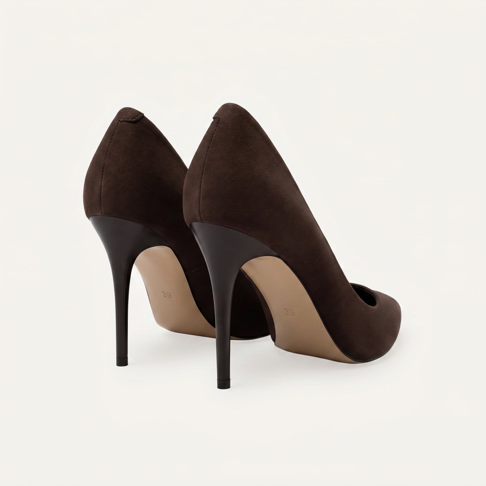 Klassieke donkerbruine suede pumps met elegante st – achterkant