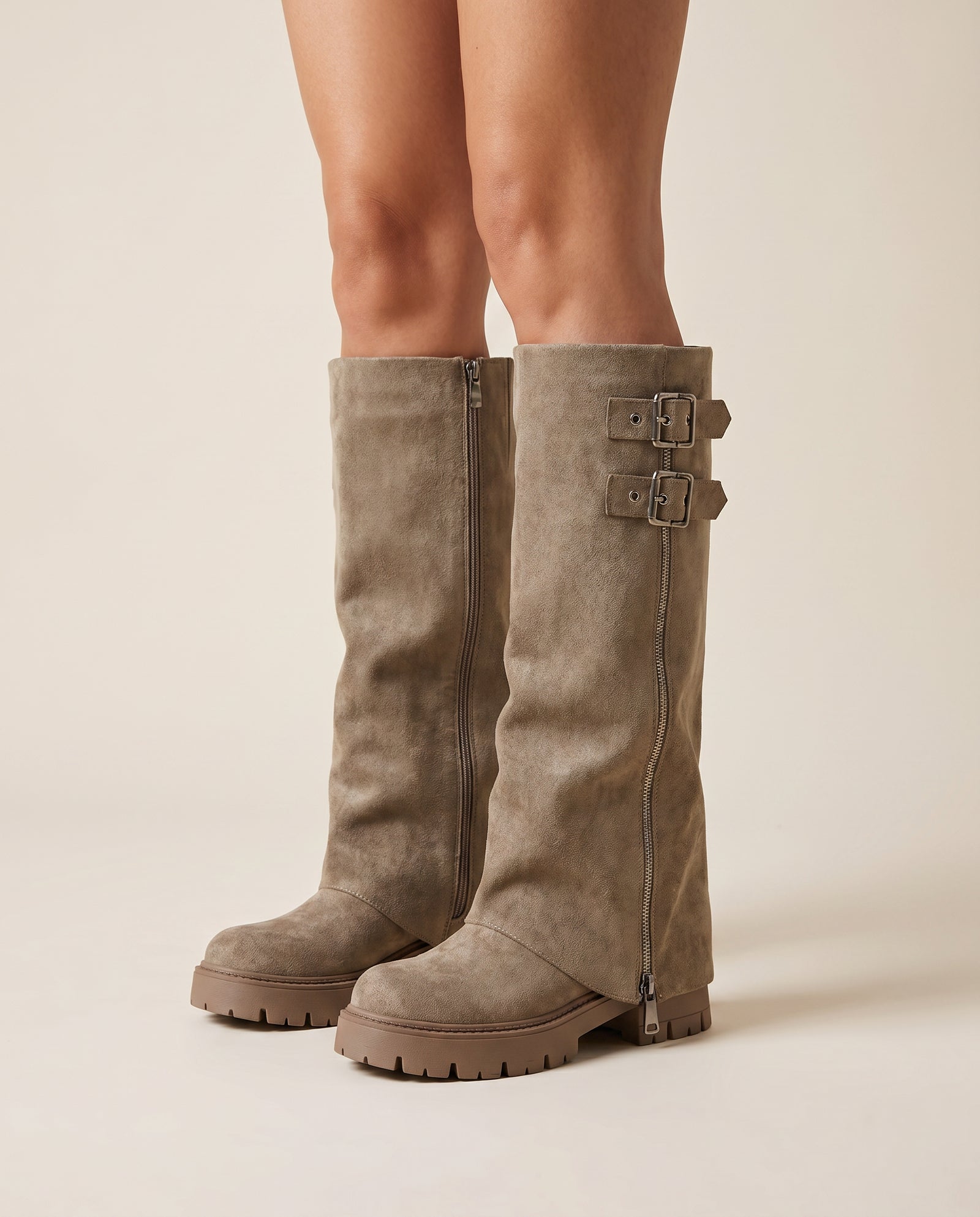 Beige Micro Suède Hoge Laarzen met Gesp – Chunky Zool | Dames Boots – model studio