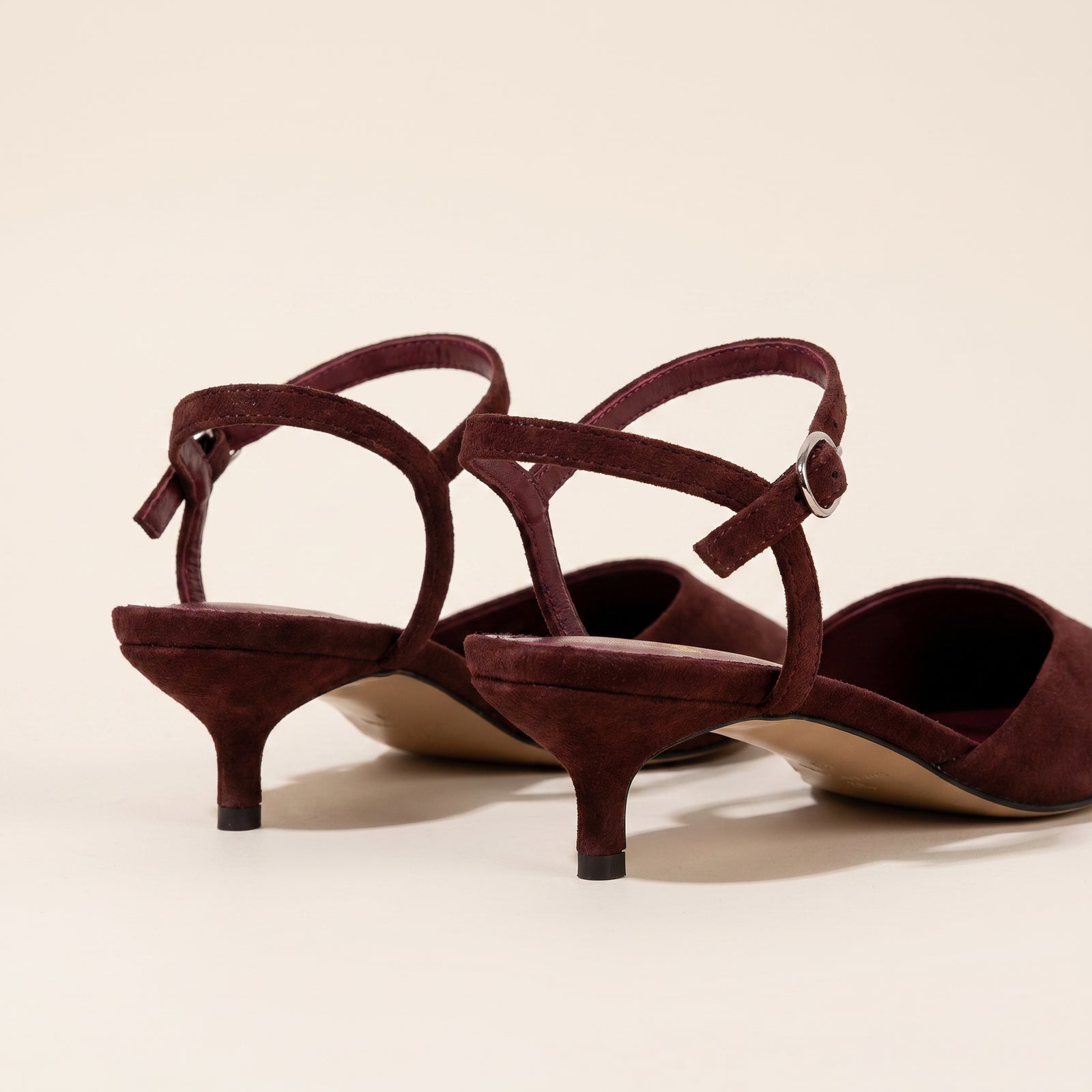 Pointed Toe Kitten Heel Slingback – achterkant
