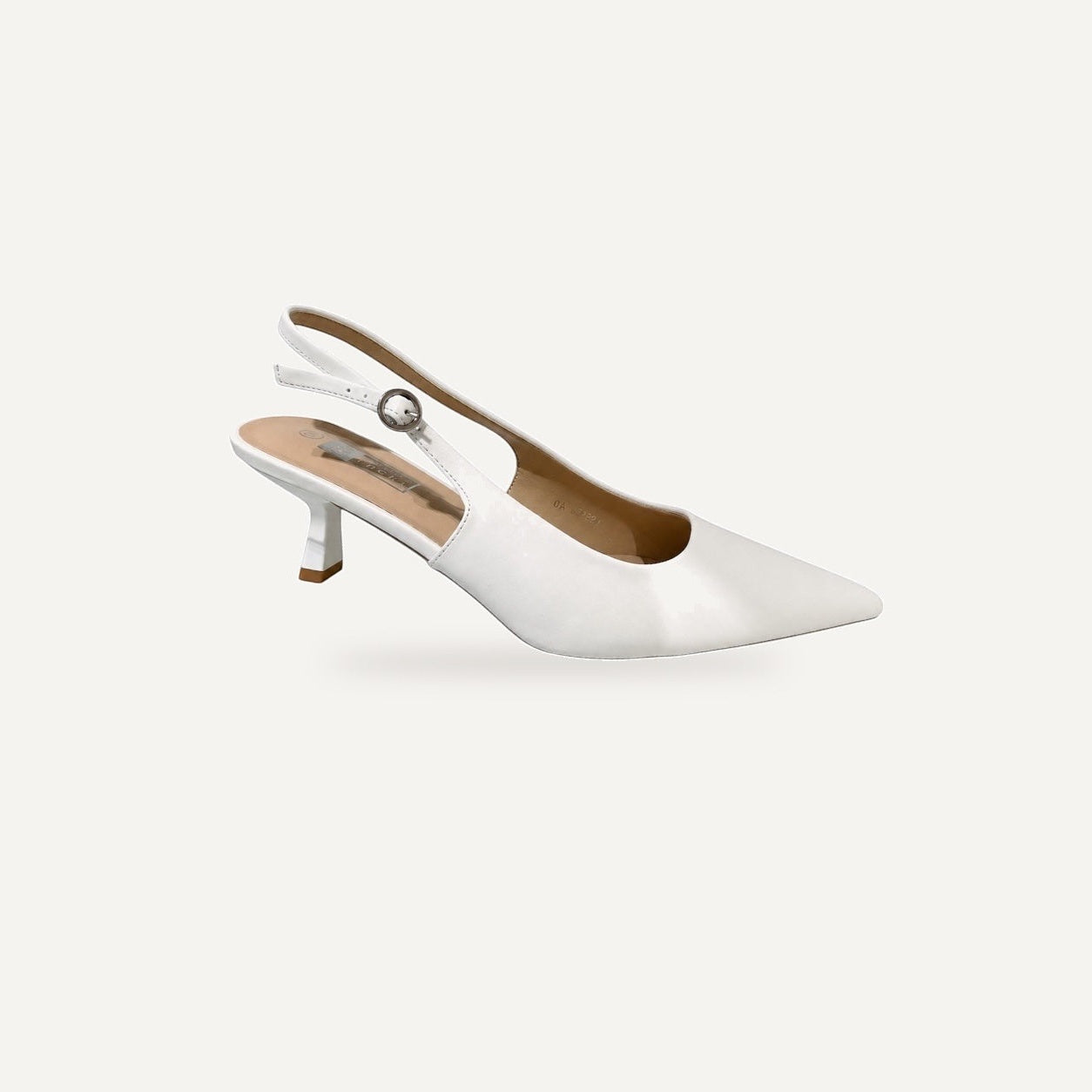 Witte Slingback Kitten Heel – Puntneus | Elegante  – gespiegeld