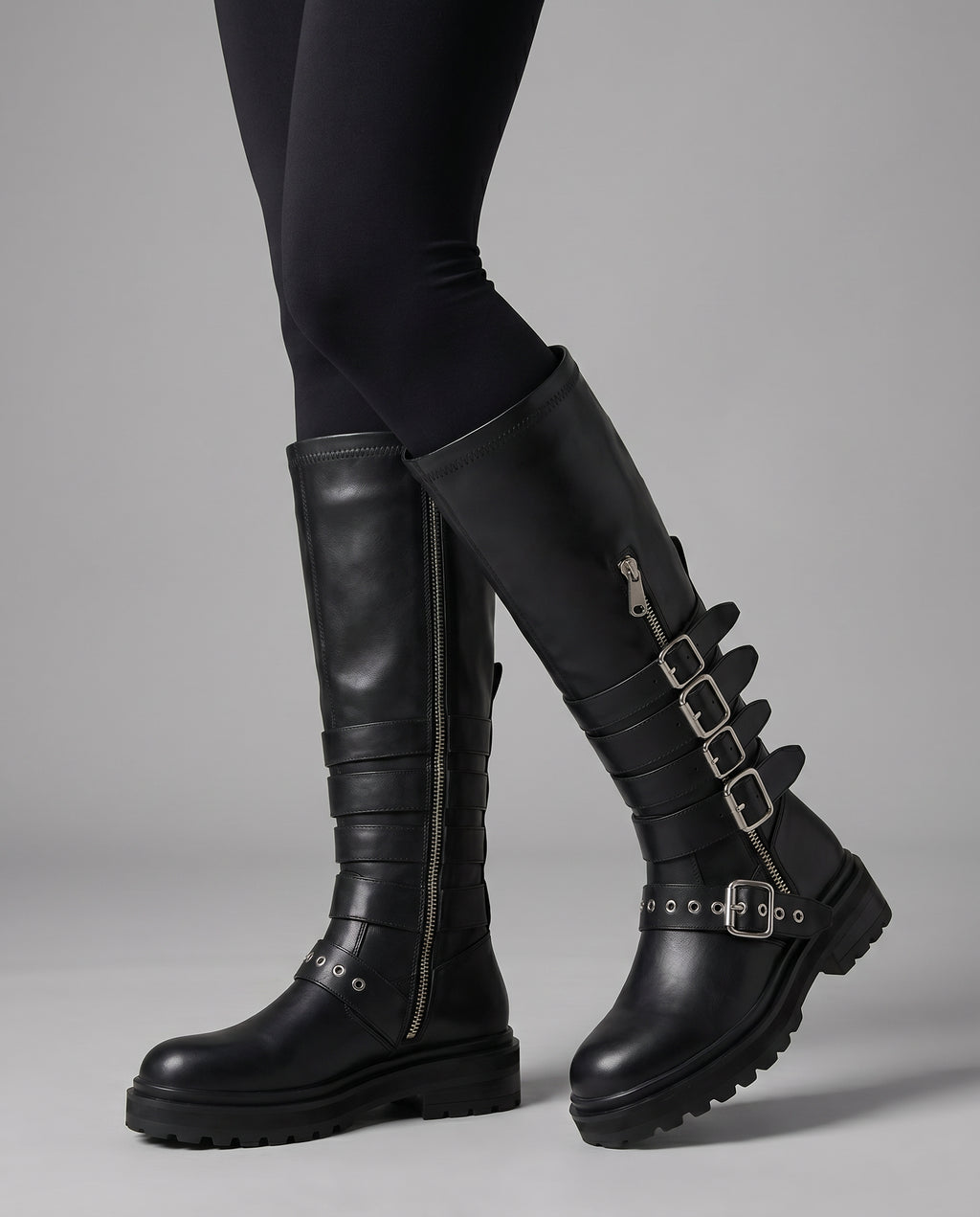 Celine Boot – Kniehoog Multi-Buckle – model studio