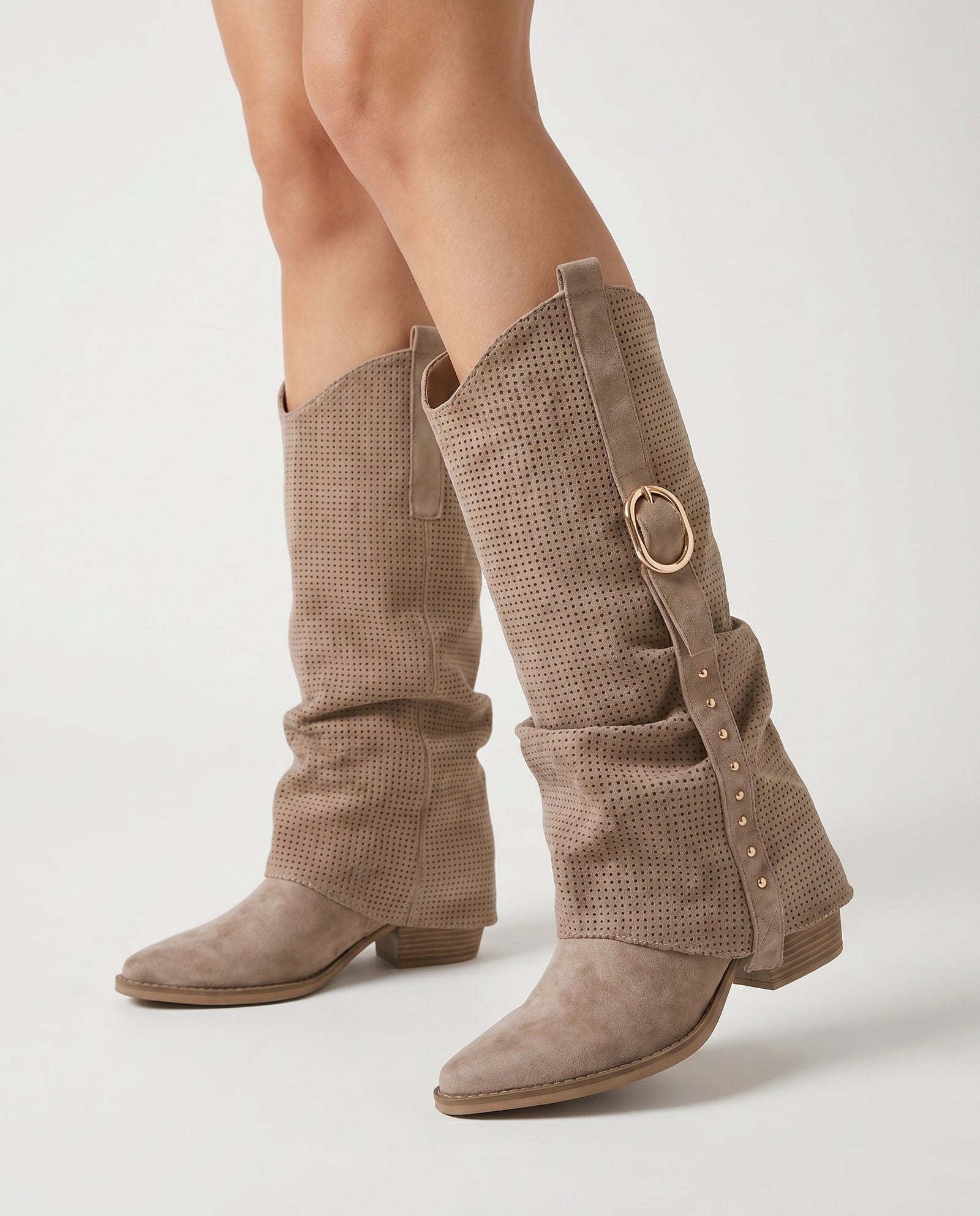 Cemi Boot – Taupe – model studio