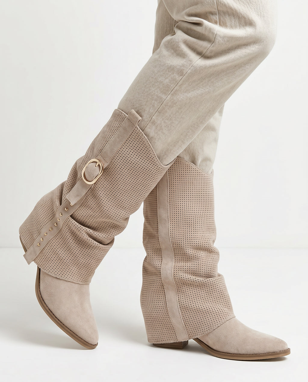 Cemi Boot – Beige – model studio