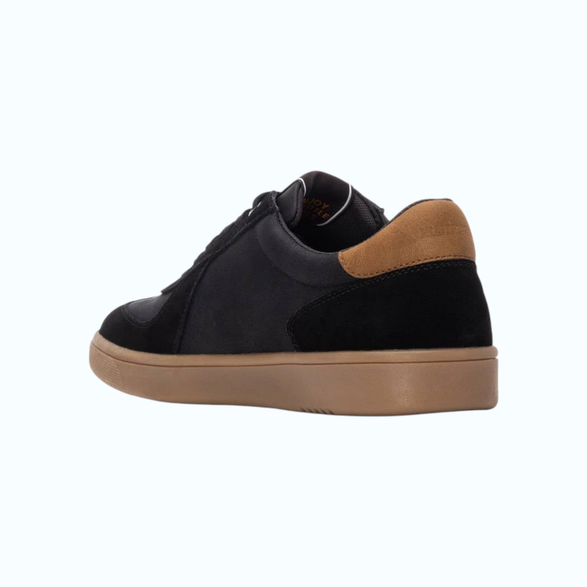 So and Ro - shoes and more - REFRESH Marcel herensneakers in zwart met bruine hielkap en rubberen zool