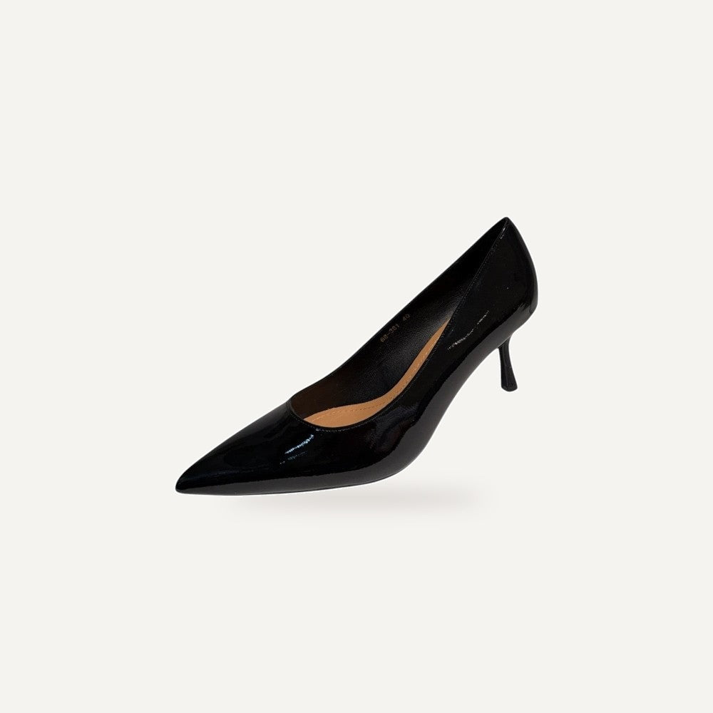 So and Ro black patent leather pointed-toe kitten heel pumps.