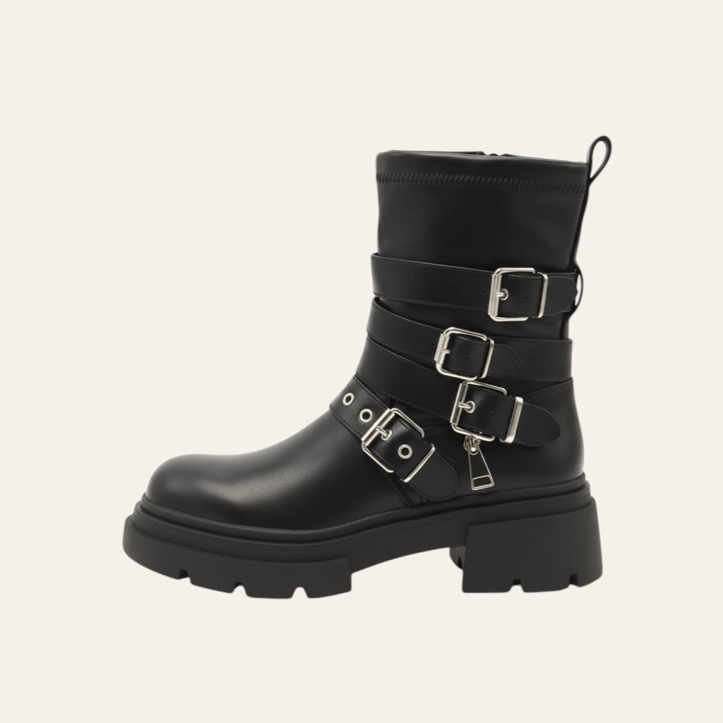 So and Ro - shoes and more - Christine zwarte biker enkellaarsjes met zilveren gespen en grove profielzool