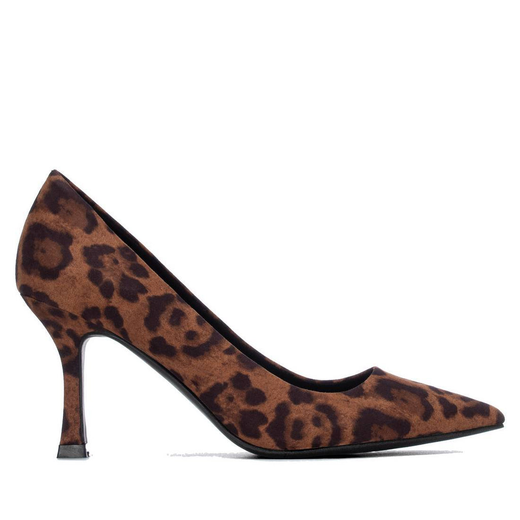 Stephanie leopard stiletto pump in microsuède van de zijkant