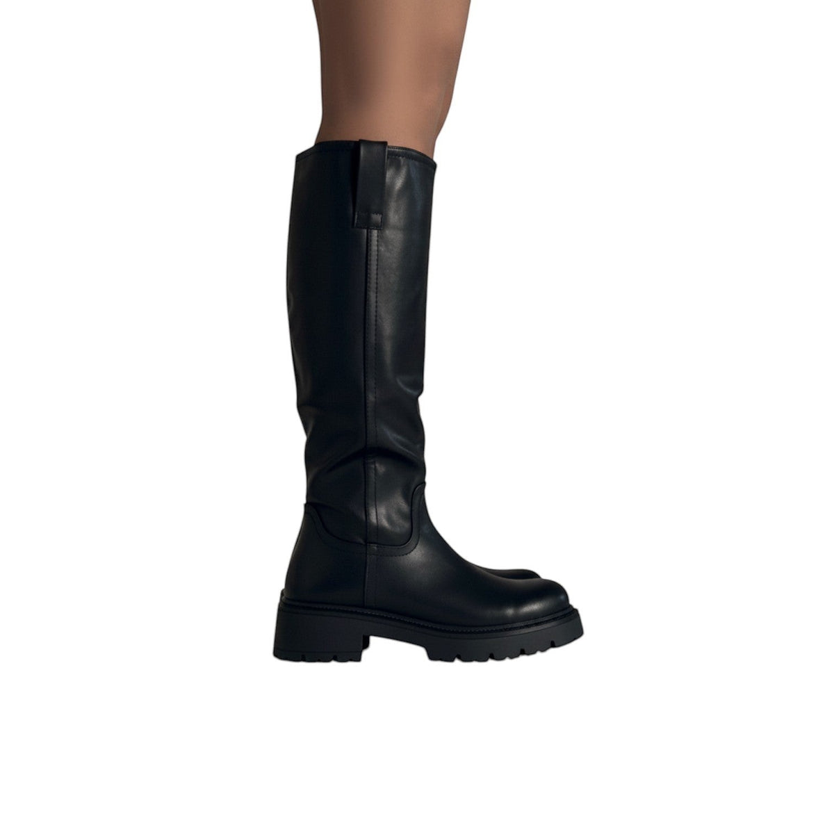 So and Ro black leather knee-high boots with a chunky sole and refined fit, perfect for festivals.