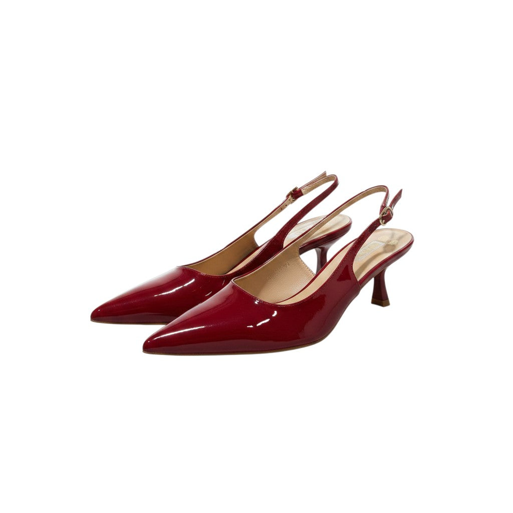 So and Ro burgundy patent leather pointed toe slingback heels with sculpted heel.