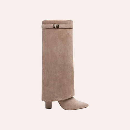 So and Ro - shoes and more - Aya beige suède omslaglaarzen met spitse neus, blokhak en decoratieve gesp.