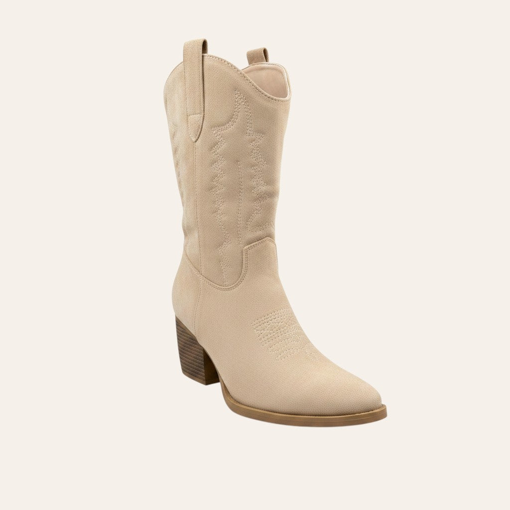 So and Ro - shoes and more - Chloe beige cowboylaarzen van microsuède met western stiksels en een lage hak.