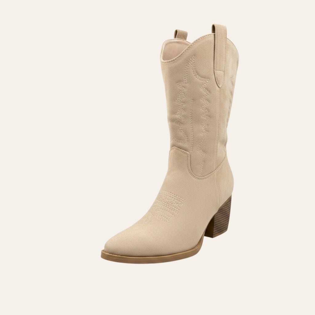 So and Ro - shoes and more - Chloe beige cowboylaarzen van microsuède met western stiksels en een lage hak.