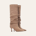 So and Ro - shoes and more - Rebecca beige kniehoge laarzen van microsuede met een elegante kitten heel en slouchy schacht