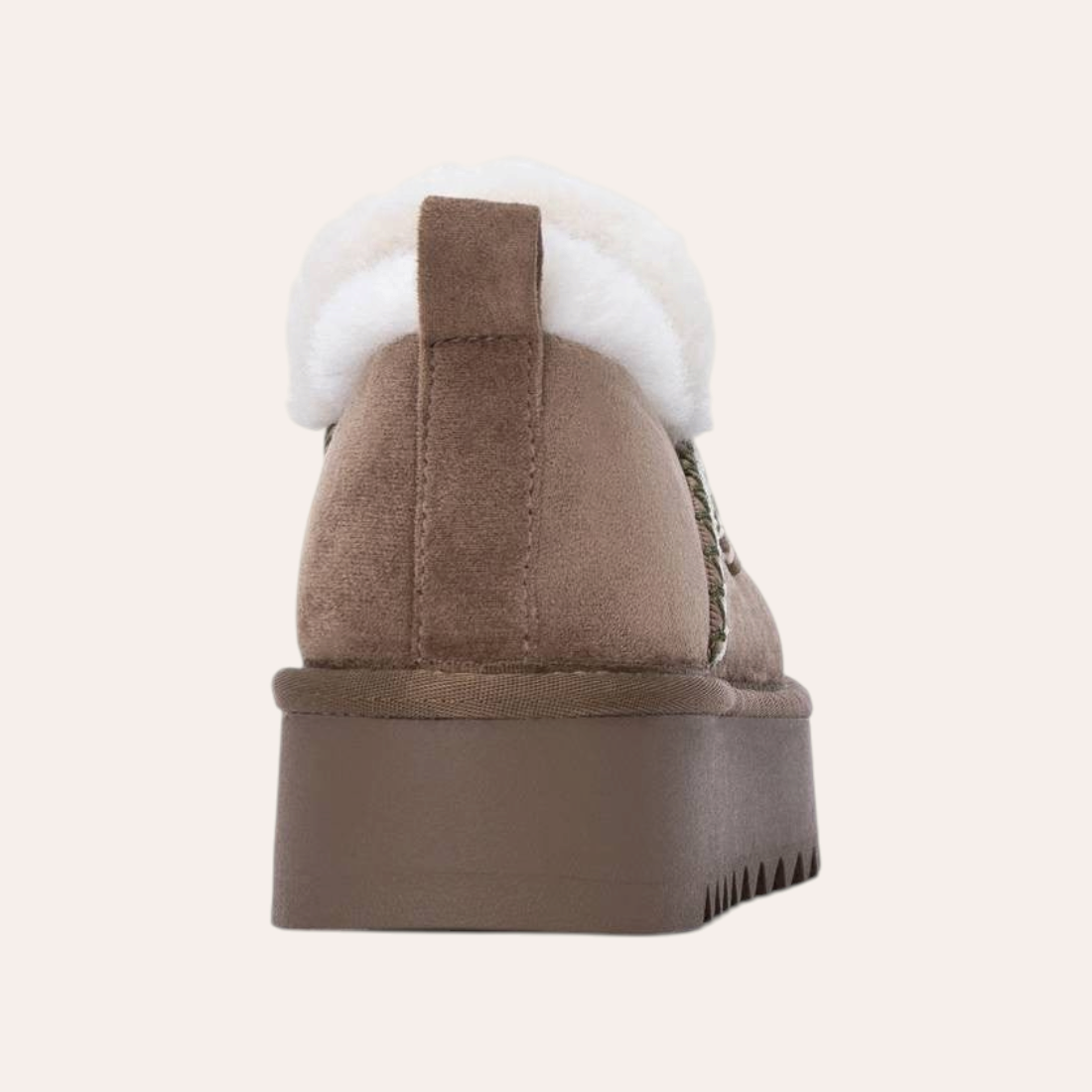 So and Ro - shoes and more - Refresh beige instapschoenen met witte pluizige rand en dikke profielzool, achteraanzicht