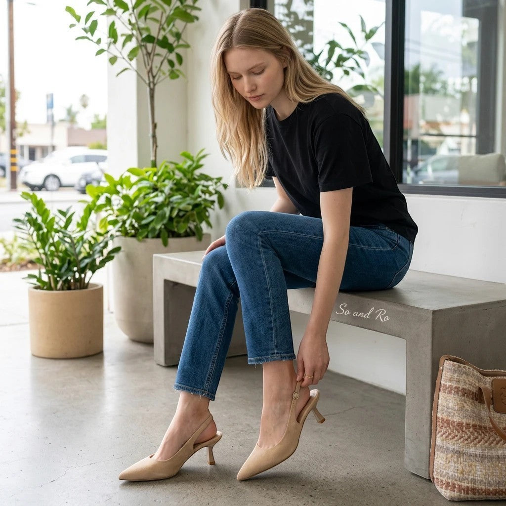 So and Ro - shoes and more - beige microsuede slingback pumps met kitten heel en puntneus gedragen door een vrouw