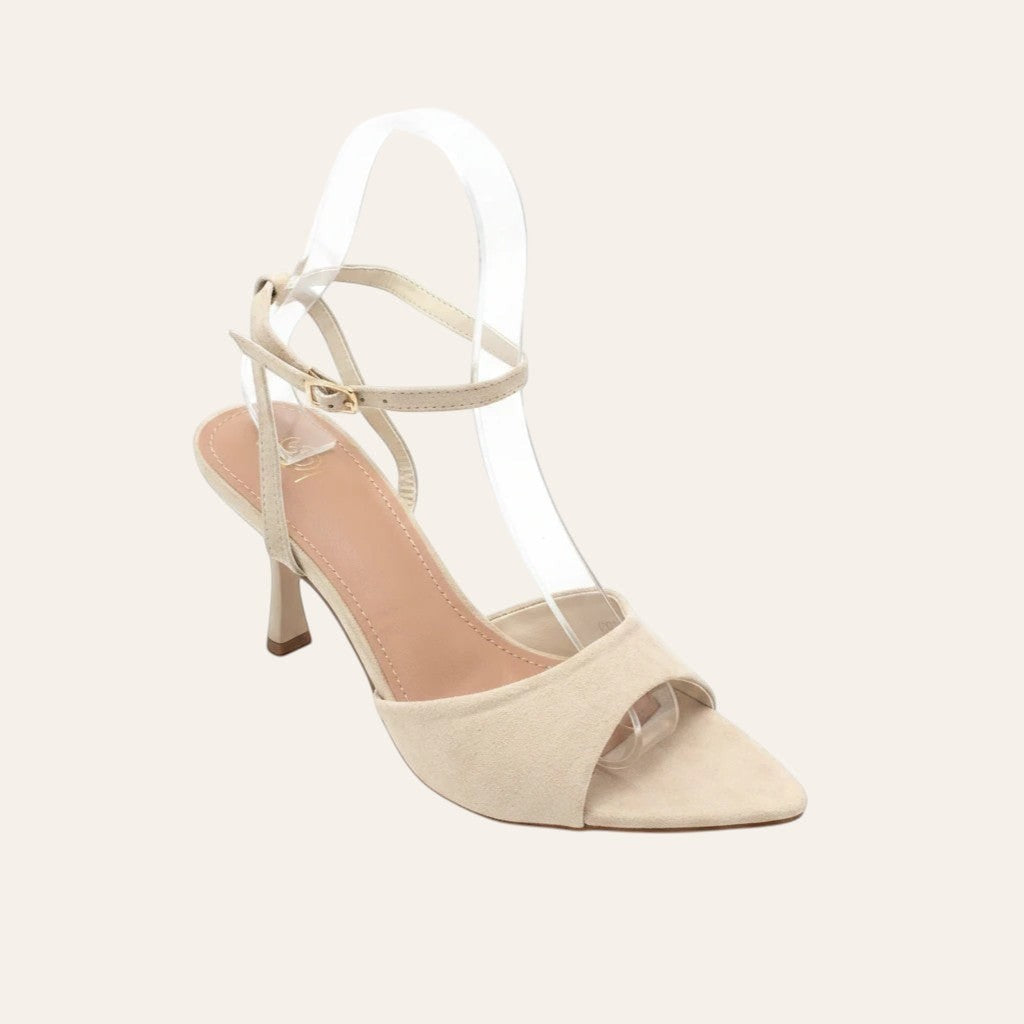 So and Ro - shoes and more - Gina beige stiletto sandaal met puntneus, open teen en verstelbare enkelbandjes.