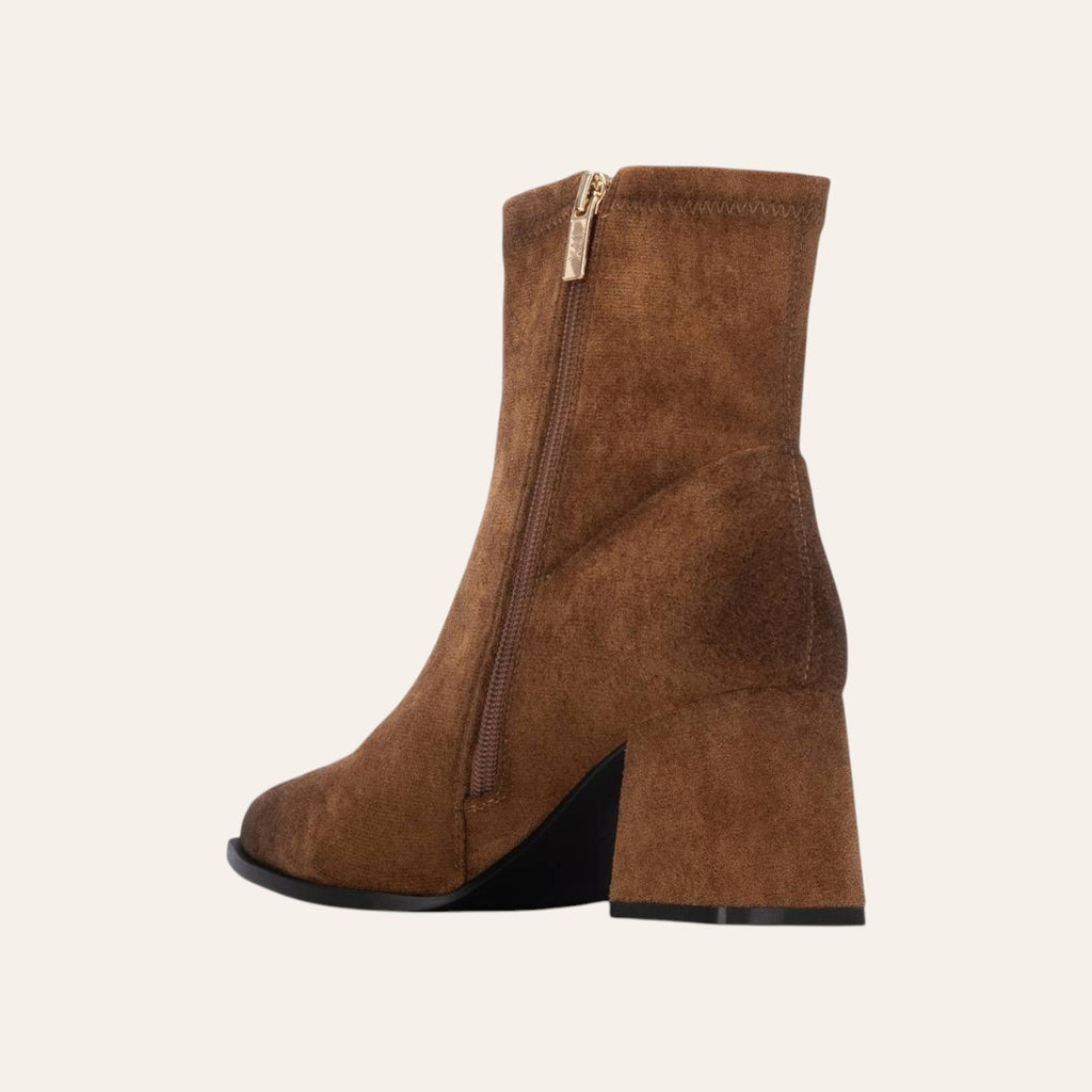 So and Ro - shoes and more - Mariejose bruin enkellaarsje van microsuède met blokhak en ritssluiting