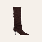 So and Ro - shoes and more - Rebecca kniehoge laarzen in donkerbruin microsuede met een elegante kitten heel
