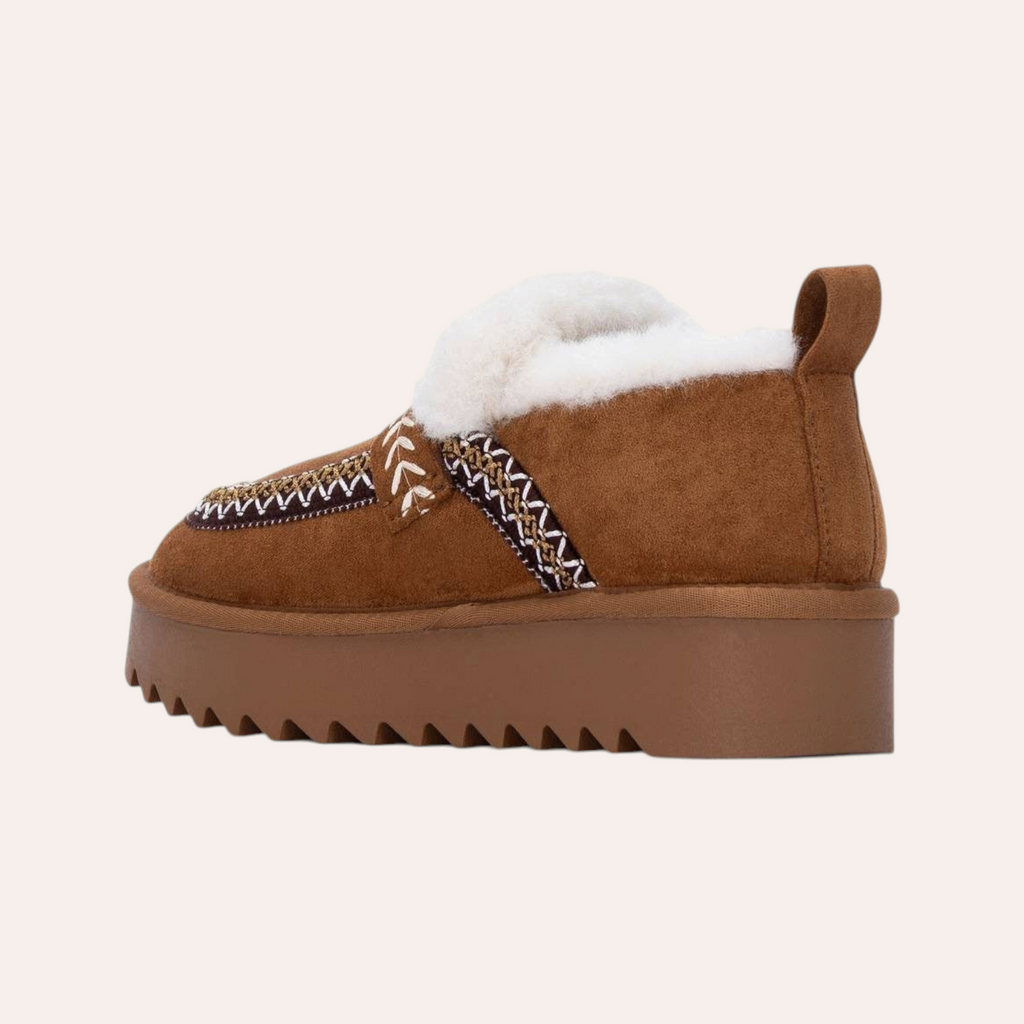 So and Ro - shoes and more - bruine Refresh instapschoenen met boho borduurwerk, witte voering en dikke profielzool