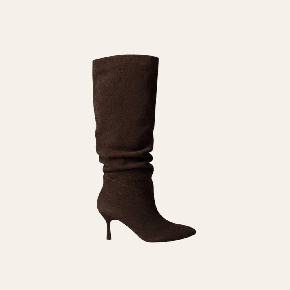 So and Ro - shoes and more - Emma bruine kniehoge laarzen met slouchy design en kitten heel in suède look.