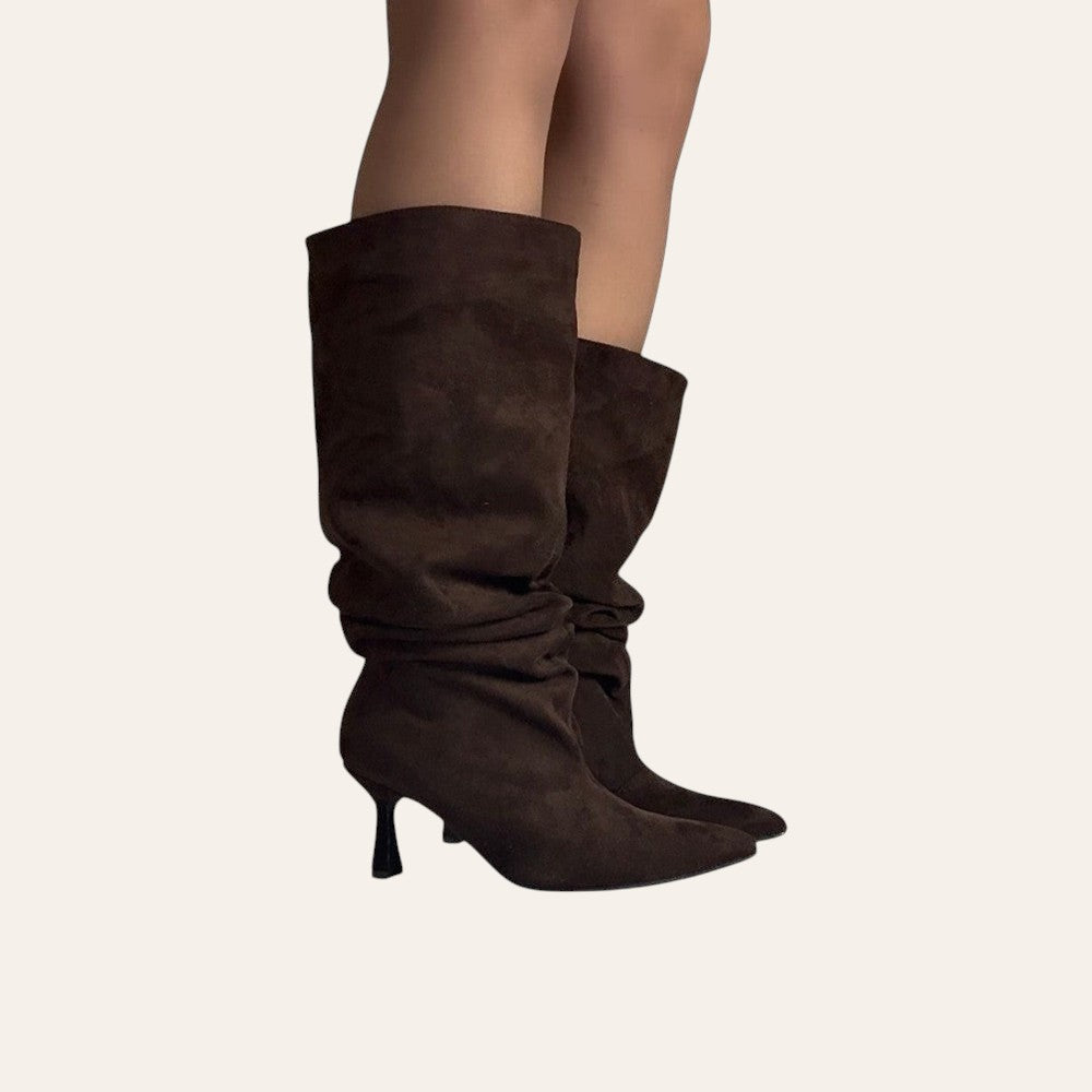 So and Ro - shoes and more - Emma bruine kniehoge laarzen met slouchy design, kitten heel en zachte suède look.