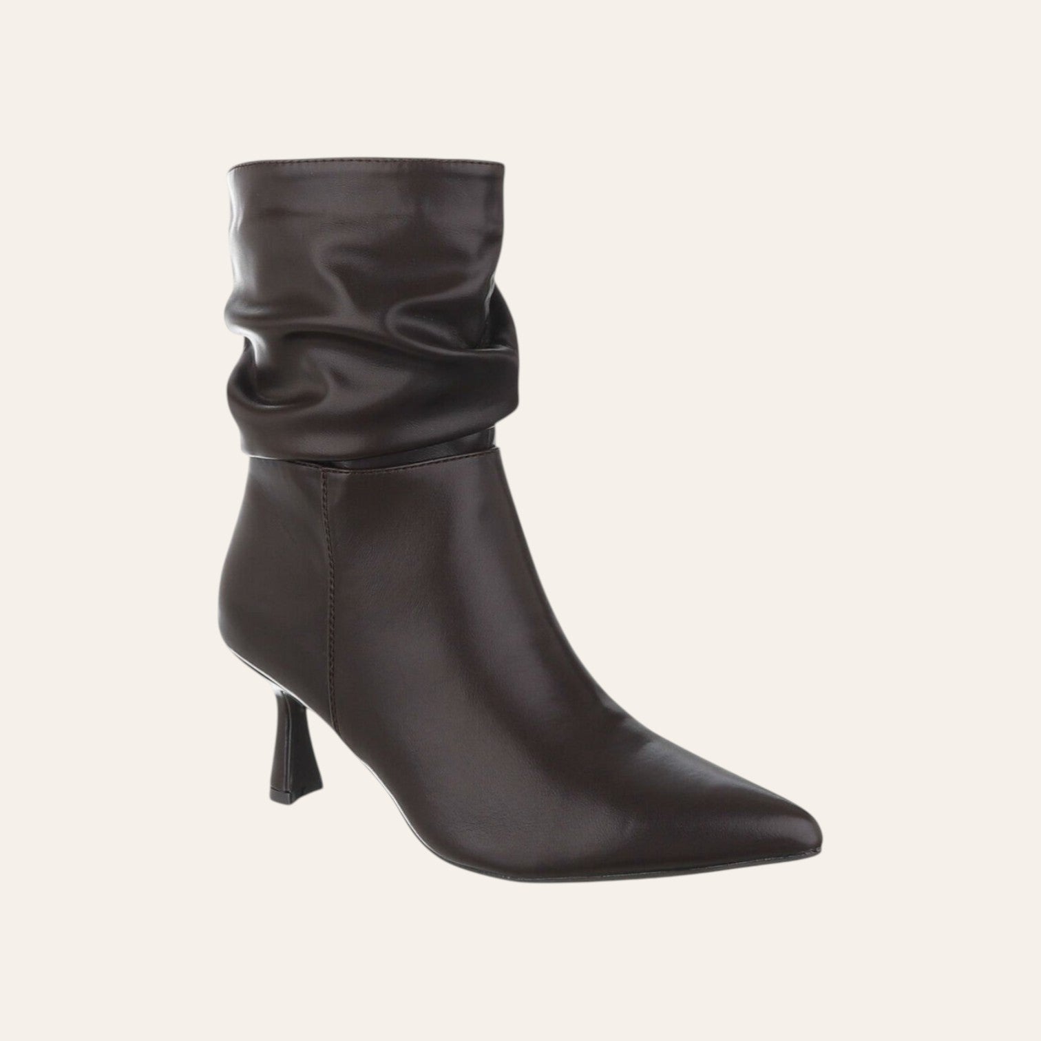 So and Ro - shoes and more - Chris bruine stiefelette met kitten heel, geplooide schacht en spitse neus in lederlook
