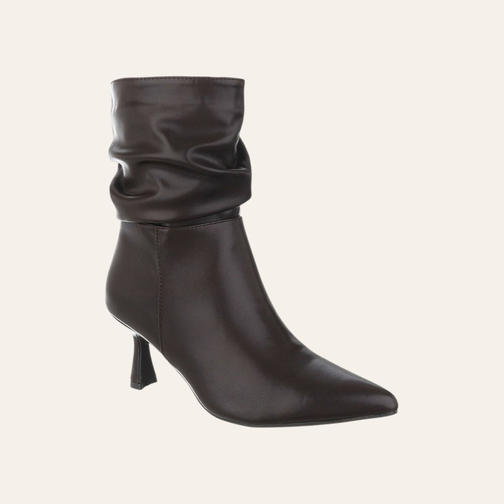 So and Ro - shoes and more - Chris bruine stiefelette in lederlook met geplooide schacht en elegante kitten heel.