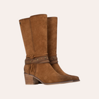 Bruine suède laarzen van So and Ro - shoes and more - met decoratieve band, studs en een blokhak.