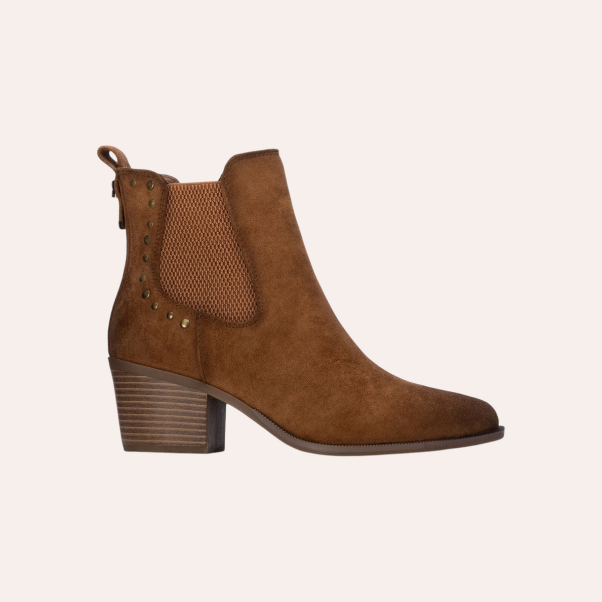 So and Ro - shoes and more - bruine REFRESH western enkellaarsjes in suède-look met blokhak en metalen studs