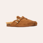 So and Ro - shoes and more - bruine XTI instapsloffen met pluizige voering, goudkleurige gesp en kurk-look zool