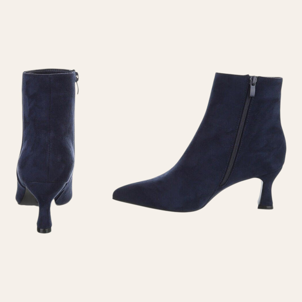 So and Ro - shoes and more - Caroline donkerblauwe enkellaarsjes van microsuède met spitse neus en slanke kitten heel