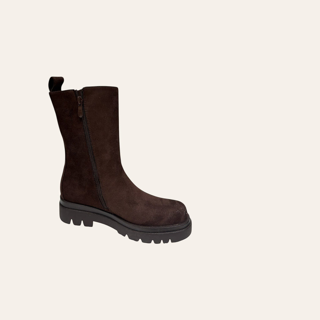 So and Ro - shoes and more - Charlie enkellaars in donkerbruin microsuède met chunky profielzool en ritssluiting